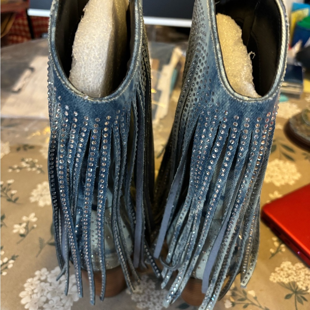 Beautiful Blue Jean Fringe with Sparkles Boots. New condition. Size 11 Wide. - Picture 9 of 11